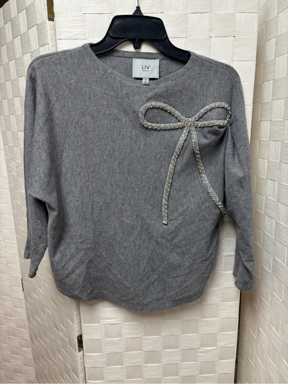 Liv MILANO Gray Sweater with Rhinestone Bow Accent XS